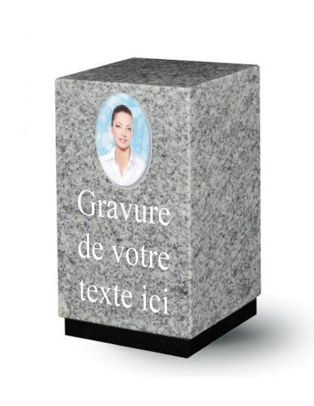 urne en granit avec gravure